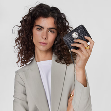 Carregar imagem no visualizador da galeria, Porta-moedas Médio Sherton em Pele Tous