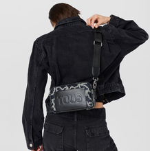 Carregar imagem no visualizador da galeria, Mala de tiracolo repórter preta Kaos Pix Soft Tous