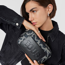 Carregar imagem no visualizador da galeria, Mala de tiracolo repórter preta Kaos Pix Soft Tous