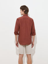 Carregar imagem no visualizador da galeria, Camisa regular fit em linho