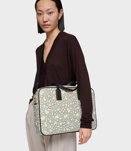 Carregar imagem no visualizador da galeria, Pasta Kaos Mini bege e preta Tous