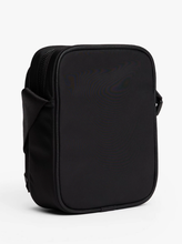 Carregar imagem no visualizador da galeria, Bolsa Transversal com Logotipo Metálico