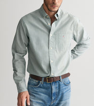 Carregar imagem no visualizador da galeria, Camisa em popelina às riscas finas Classic regular fit