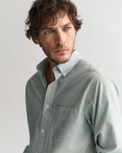 Carregar imagem no visualizador da galeria, Camisa em popelina às riscas finas Classic regular fit