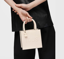 Carregar imagem no visualizador da galeria, Minimala cube TOUS Brenda Tous