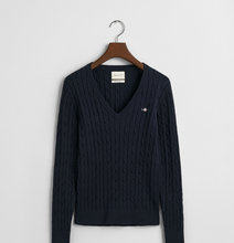 Carregar imagem no visualizador da galeria, Pullover com decote em V em malha entrançada