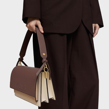 Carregar imagem no visualizador da galeria, Bolsa transversal média Audree Saffiano