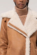 Carregar imagem no visualizador da galeria, Casaco Efeito Pele