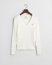 Carregar imagem no visualizador da galeria, Pullover com decote em V em malha entrançada