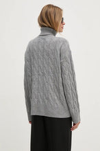 Carregar imagem no visualizador da galeria, Camisola Gola em lã