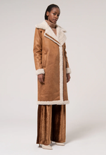 Carregar imagem no visualizador da galeria, Casaco Efeito Pele