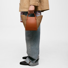 Carregar imagem no visualizador da galeria, Tote bag pequena camel TOUS Tulip Ráfia