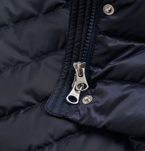 Carregar imagem no visualizador da galeria, Blusão de penugem e penas