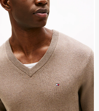 Carregar imagem no visualizador da galeria, Pulover de algodão e cashmere com decote em V