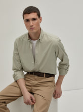 Carregar imagem no visualizador da galeria, Calças chino regular fit em sarja