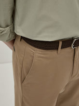 Carregar imagem no visualizador da galeria, Calças chino regular fit em sarja