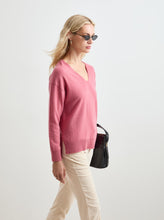 Carregar imagem no visualizador da galeria, Camisola de lã decote em V