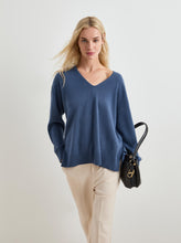 Carregar imagem no visualizador da galeria, Camisola de lã decote em V