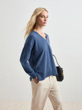 Carregar imagem no visualizador da galeria, Camisola de lã decote em V Decenio