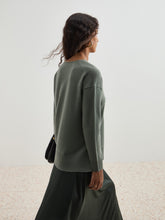 Carregar imagem no visualizador da galeria, Camisola de lã decote em V Decenio