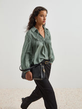 Carregar imagem no visualizador da galeria, Blusa com bordado Decenio