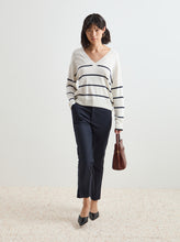 Carregar imagem no visualizador da galeria, Camisola de malha às riscas Decenio