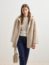 Carregar imagem no visualizador da galeria, Casaco de pelo com capuz