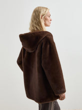 Carregar imagem no visualizador da galeria, Casaco de pelo com capuz