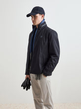 Carregar imagem no visualizador da galeria, Blusão com capuz oculto Decenio