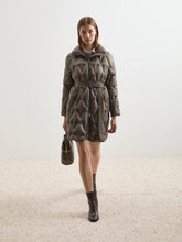 Carregar imagem no visualizador da galeria, Blusão acolchoado com cinto Decenio