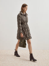 Carregar imagem no visualizador da galeria, Blusão acolchoado com cinto Decenio