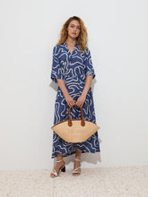 Carregar imagem no visualizador da galeria, Vestido camiseiro com padrão e cinto