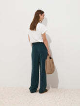 Carregar imagem no visualizador da galeria, Calças em cupro