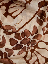 Carregar imagem no visualizador da galeria, Lenço quadrado em seda com estampado floral