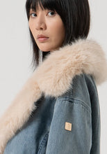 Carregar imagem no visualizador da galeria, Casaca de ganga biker over fit Fracomina