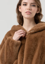 Carregar imagem no visualizador da galeria, Blusão pelo regular fit Fracomina