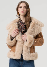 Carregar imagem no visualizador da galeria, Casaco de pelo Fracomina