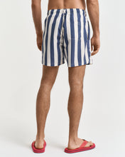 Carregar imagem no visualizador da galeria, Calções de banho regular fit