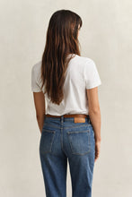 Carregar imagem no visualizador da galeria, T-shirt com decote em v Gant - Ref. 4200750