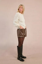 Carregar imagem no visualizador da galeria, Camisola com babados em relevo Molly Bracken
