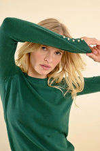 Carregar imagem no visualizador da galeria, Camisola com detalhe de perolas Molly Bracken - Ref. E998CN
