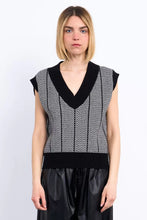 Carregar imagem no visualizador da galeria, Colete com efeito jacquard Molly Bracken - Ref. ELF901DN
