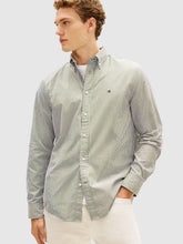 Carregar imagem no visualizador da galeria, Camisa riscas TH Flex de corte regular
