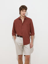 Carregar imagem no visualizador da galeria, Camisa regular fit em linho
