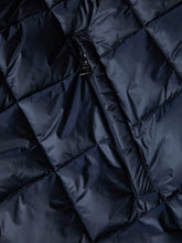 Carregar imagem no visualizador da galeria, Parka Acolchoada com Capuz e Cinto
