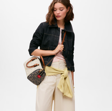 Carregar imagem no visualizador da galeria, Bowling média bege e preta TOUS Kaos Icon
