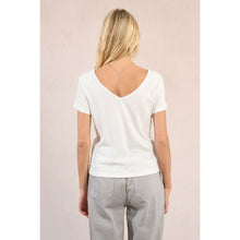 Carregar imagem no visualizador da galeria, T-Shirt com detalhes bordados
