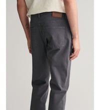 Carregar imagem no visualizador da galeria, Calça slim fit Gant - Ref. 1000262
