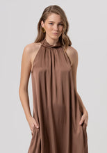 Carregar imagem no visualizador da galeria, Vestido sem mangas em cetim de viscose Fracomina - Ref. FR26SD3016W41301
