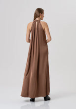 Carregar imagem no visualizador da galeria, Vestido sem mangas em cetim de viscose Fracomina - Ref. FR26SD3016W41301
